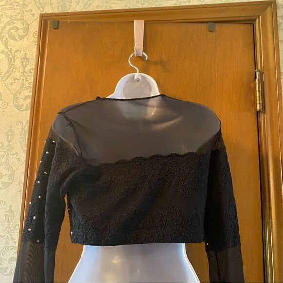 ✨ Lightweight Long sleeve crop top with lace and rhinestone details. Size Large - Picture 5 of 14